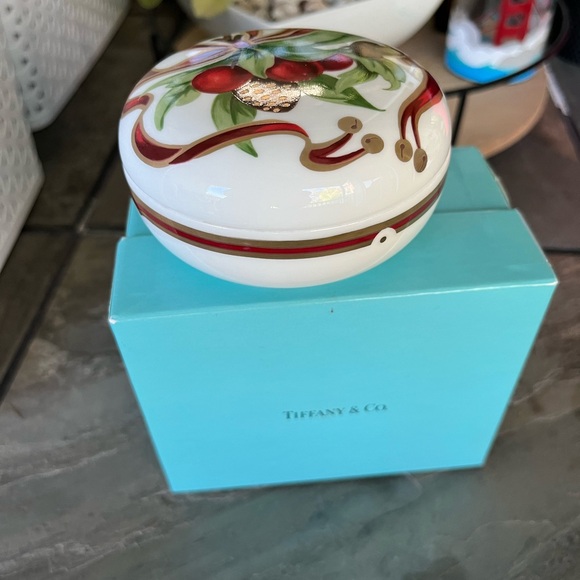 Tiffany & Co. White and Gold Ornament Box - Picture 2 of 7